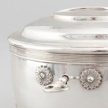 A swedish silver sugar box, mark or Oscar Sjögren, Stockholm 1918.