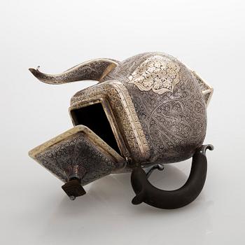 Teekalusto, 3 osaa, hopeaa, osittain kullattu, suomalaiset tarkastusleimat 1967.