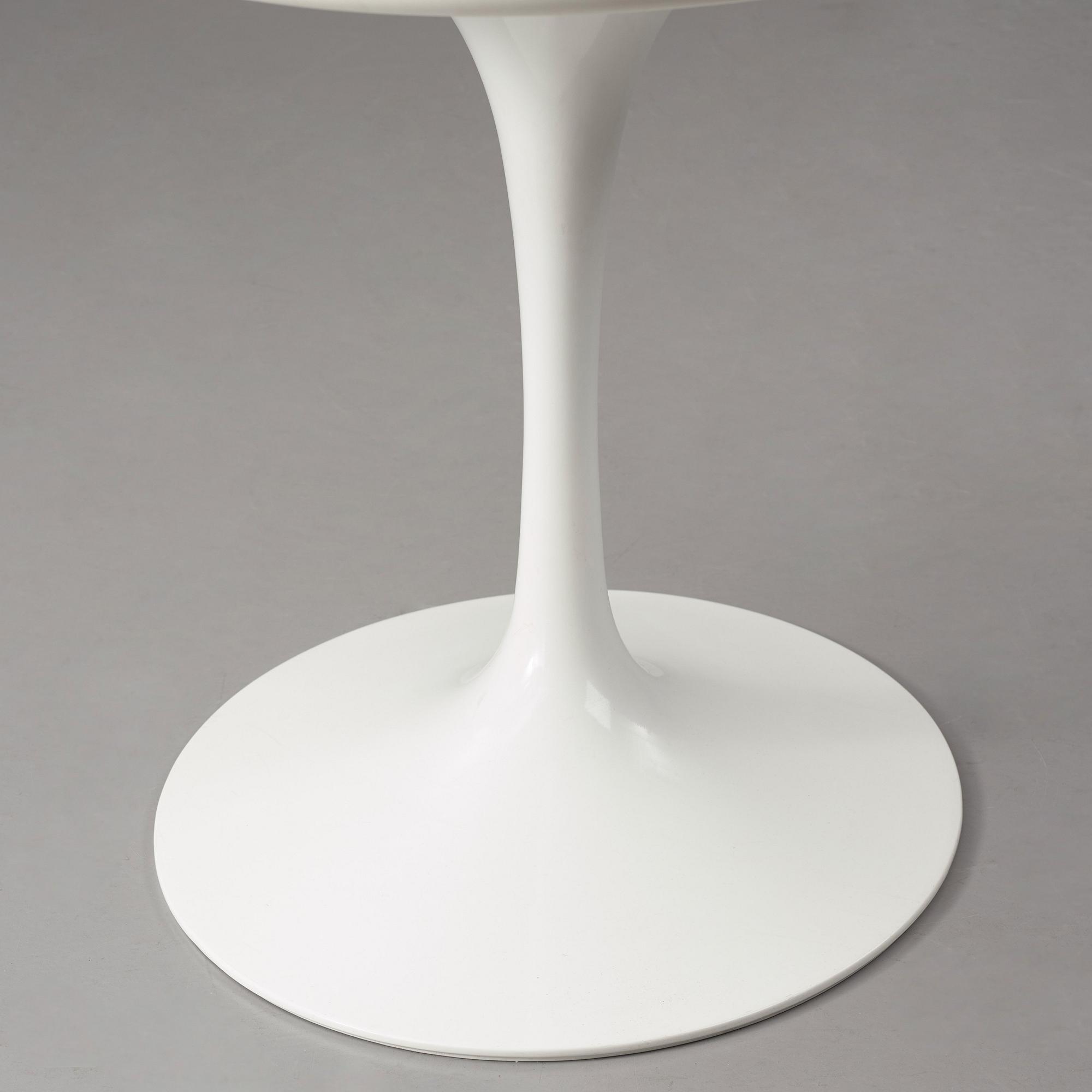 Eero Saarinen, a 'Tulip' dining table, Knoll International, 21st Century.