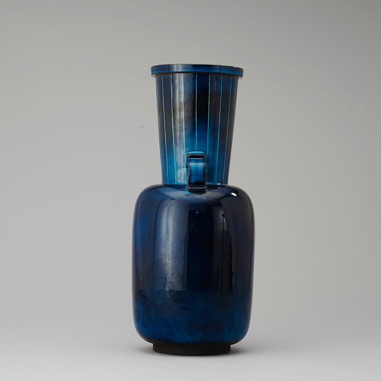 A Wilhelm Kåge 'Farsta' stoneware vase, Gustavsberg 1939.