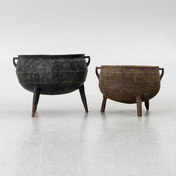 Two pots, 19th century.
