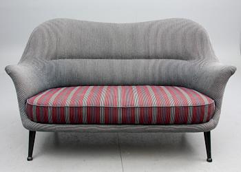 SOFFA samt FÅTÖLJ, troligen Danmark, 1900-talets andra hälft.