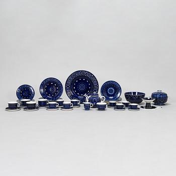 Ulla Procopé, a 32-piece tableware set, Arabia, Finland 1970s.