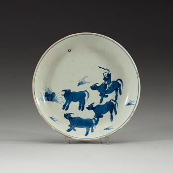 TALLRIKAR, tre stycken, porslin. Ming dynasty, Tianqi/Chongzhen, 1600-tal.