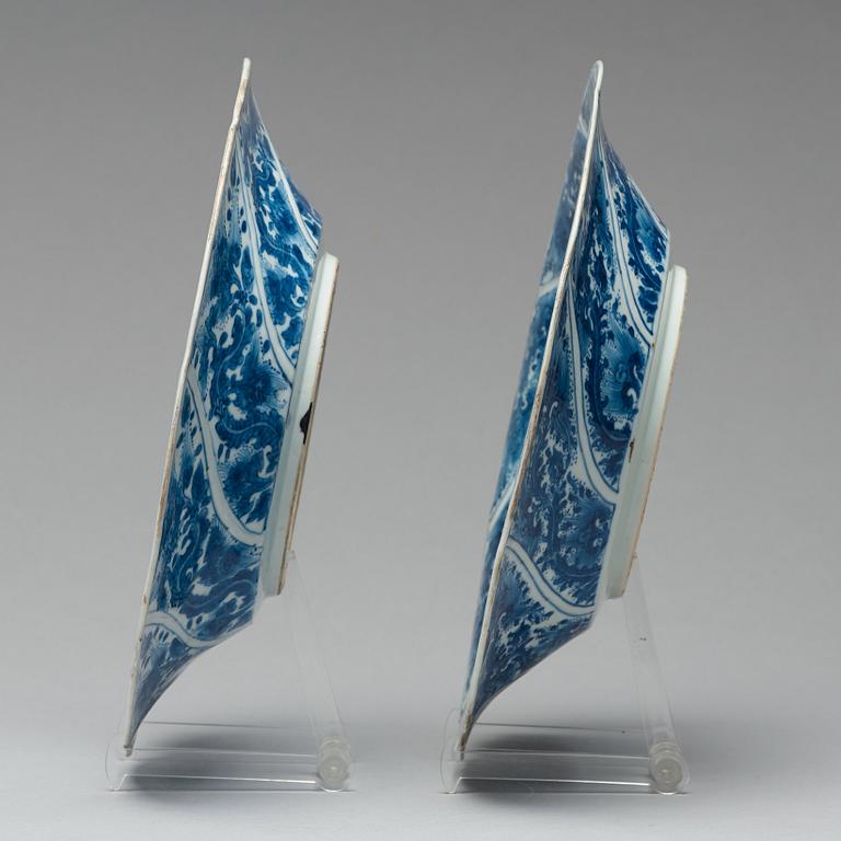 A pair of blue and white dishes, Qing dynasty, Kangxi (1662-1722).