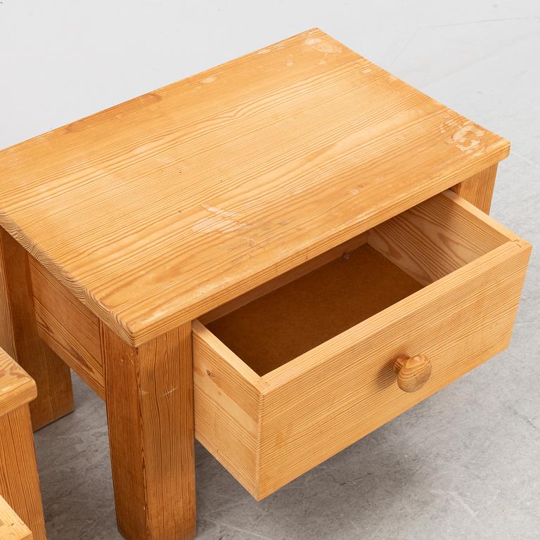 Erik Höglund, sängbord, ett par, Boda, 1900-talets andra hälft.