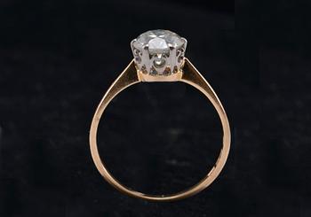 A RING,  brilliant cut diamond c.1.25 ct. H-I/I. 18K gold. Stoc.
