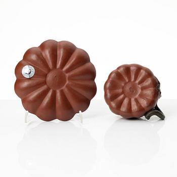 A Chinese yixing 'gourd' teapot, four cups and three saucers, 1980s.