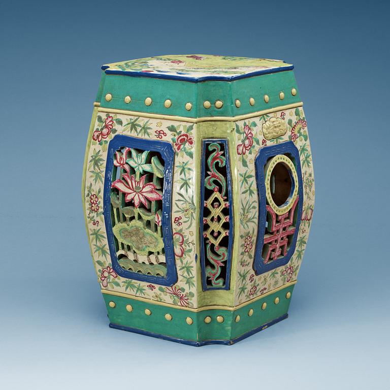 An 'enamel on copper' imitating ceramic garden seat, Qing dynasty, ca 1800.