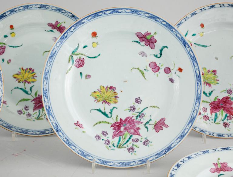 TALLRIKAR, 7 st, porslin, Kina, Qianlong (1736-1795).