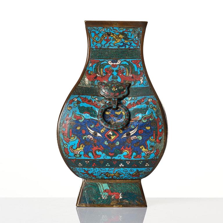 Vas, Fanghu, cloisonne. Sen Mingdynasti (1368-1644).