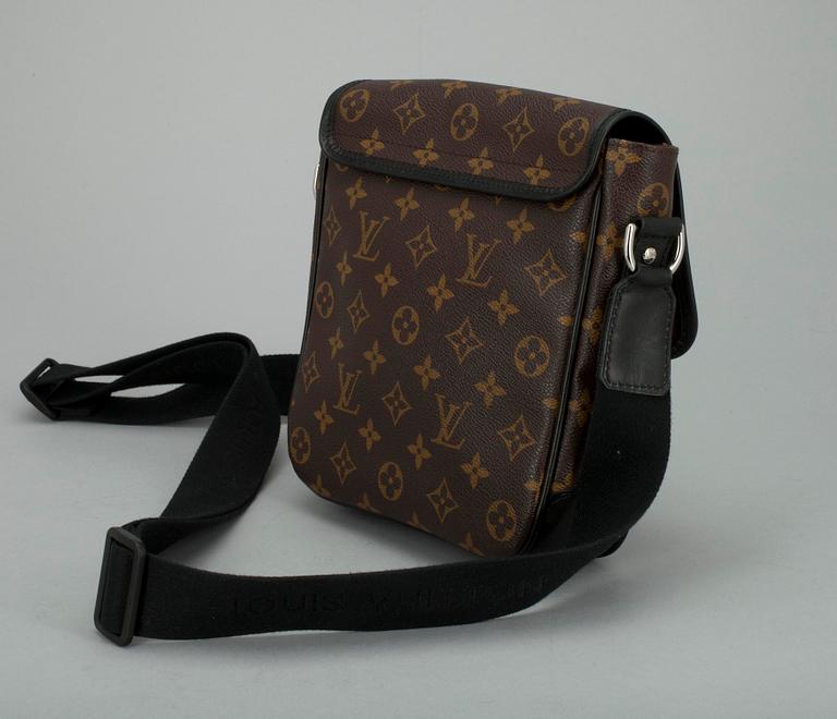 CROSSBODY, "Bass PM", Louis Vuitton.