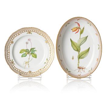 239. A Royal Copenhagen 'Flora Danica' serving dish and a dessert dish, Denmark, 20th century.