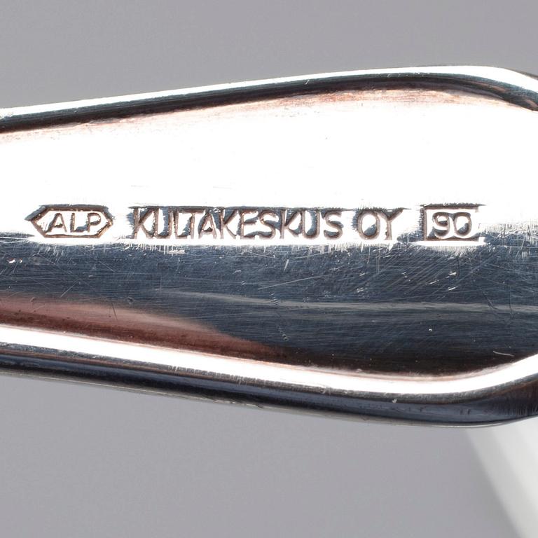 GAFFLAR och KNIVAR 10 st, KAFFESKEDAR, 12 st, SMÖRKNIV, silver, Chippendale, Kultakeskus 1981. Vikt tot. 1356 g.