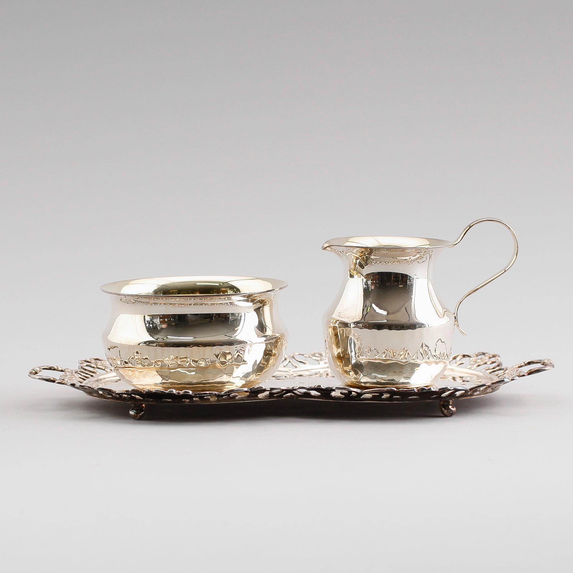 SOCKERSKÅL, GRÄDDKANNA SAMT BRICKA, silver, Gewe, 1959/1975/1976. Vikt ca 329 gram.