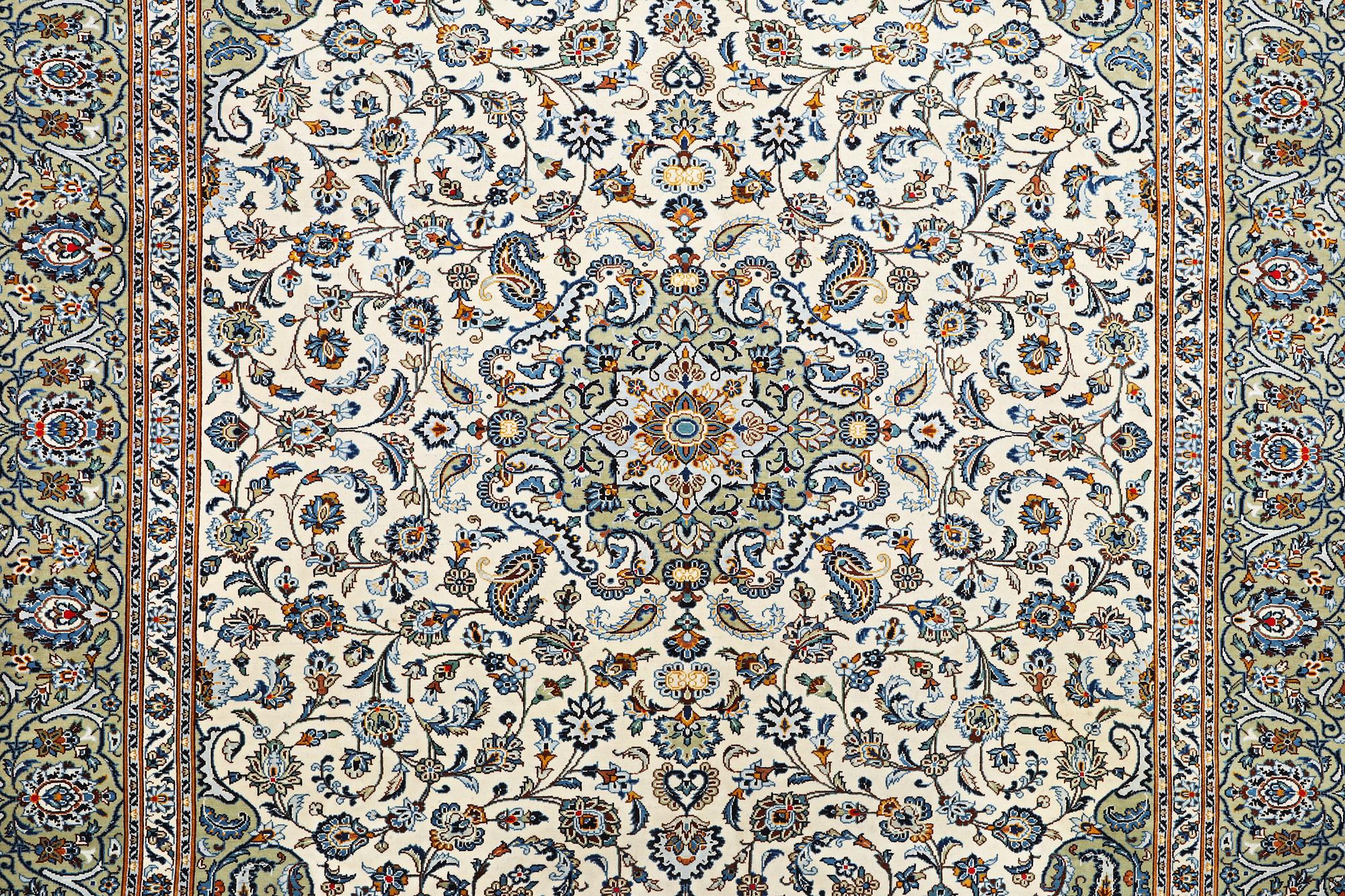 Matta, Keshan, ca. 397 x 300 cm.
