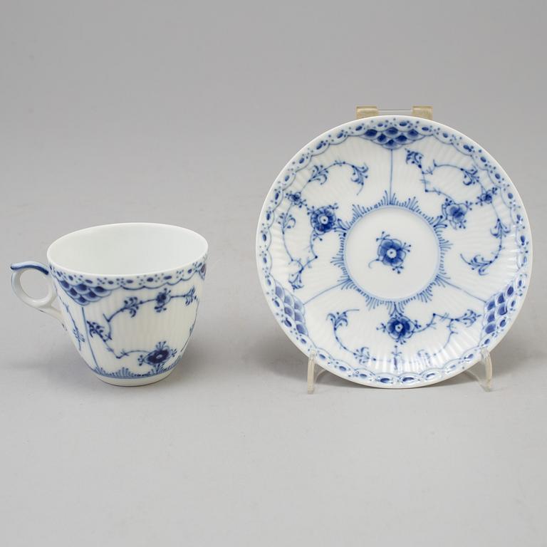 SERVIS, 44 delar, porslin, "Musselmalet", Royal Copenhagen, Danmark.
