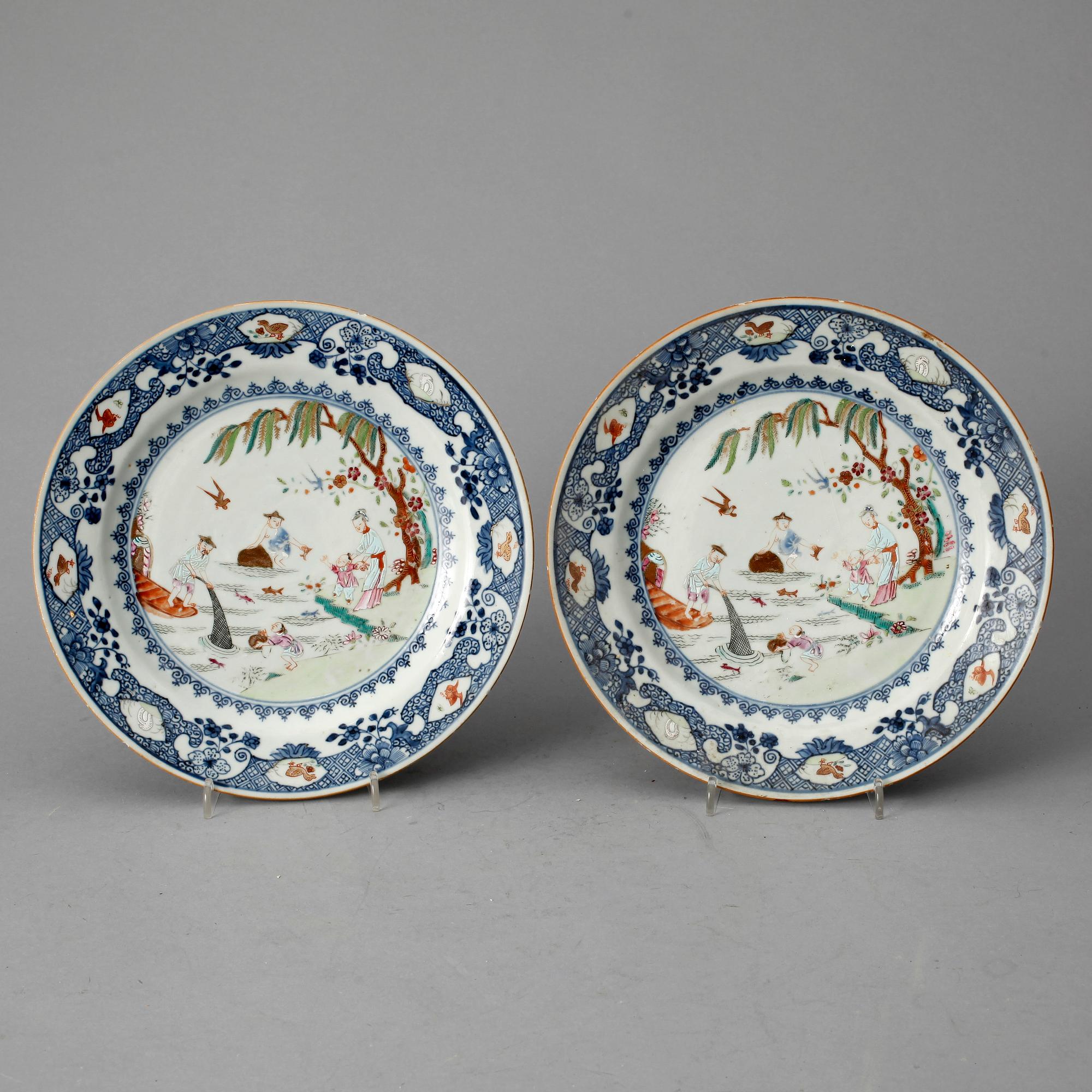 TALLRIKAR, ett par, porslin, Kina, 1700-tal.