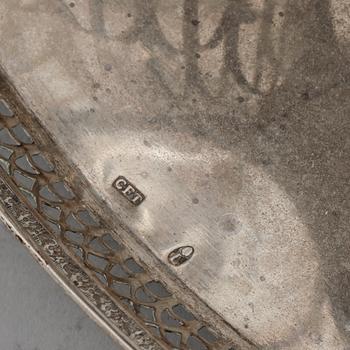 BORDSSURTOUT, silver, omkring 1900. Total vikt 800 g.