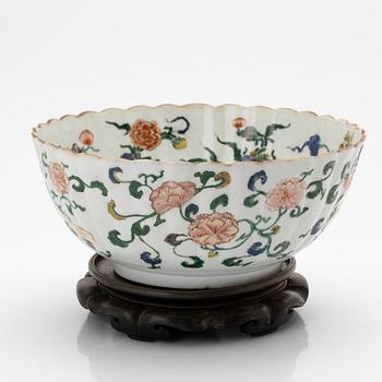 Bowl, porcelain, China, Qing dynasty, Qianlong (1736–95).