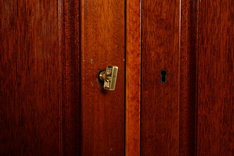 SKÄNK samt SKÅP, gustaviansk stil. 1900-tal.