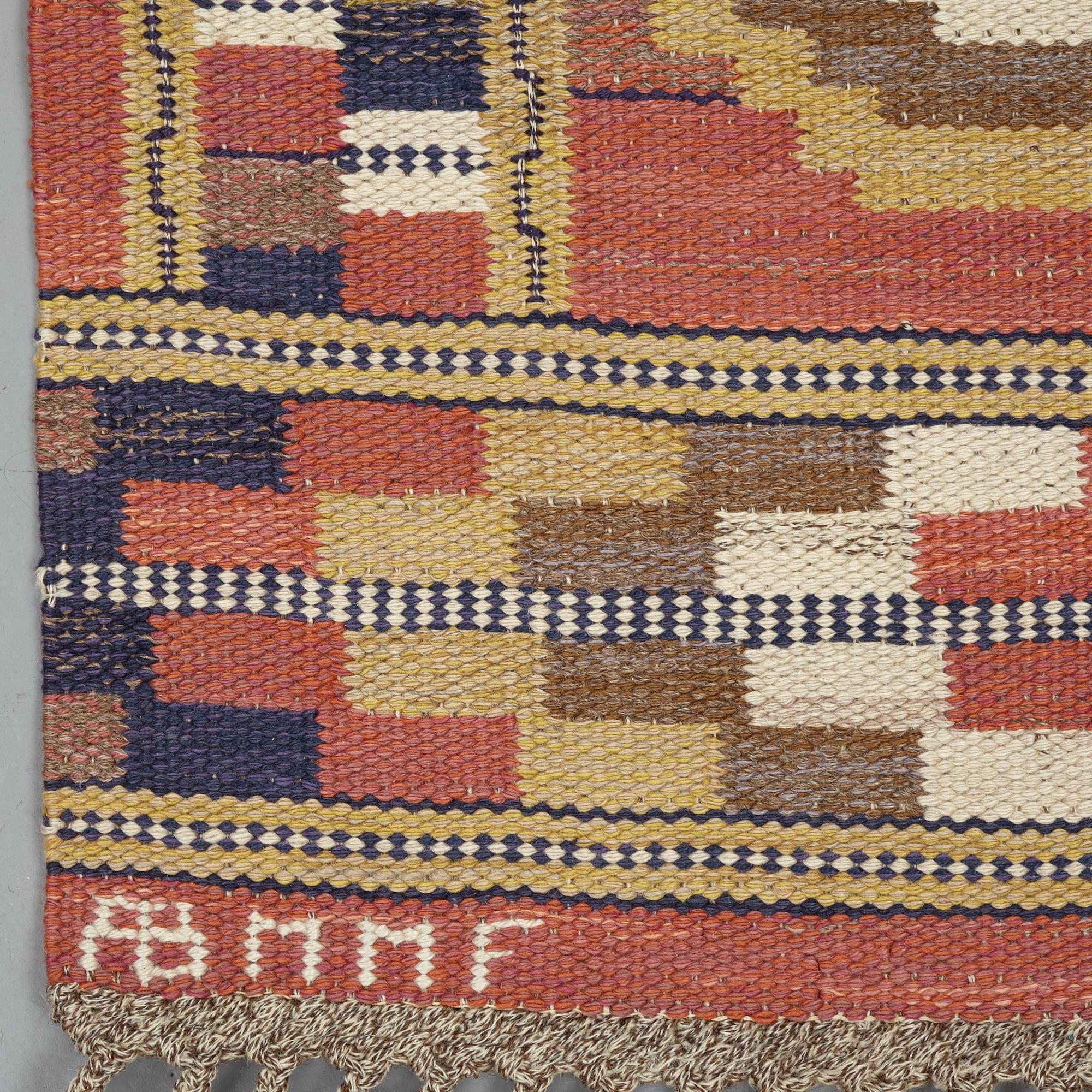 Märta Måås-Fjetterström, matta, "Röda åttan", rölakan, ca 255-257 x 149-150,5 cm, signerad AB MMF.