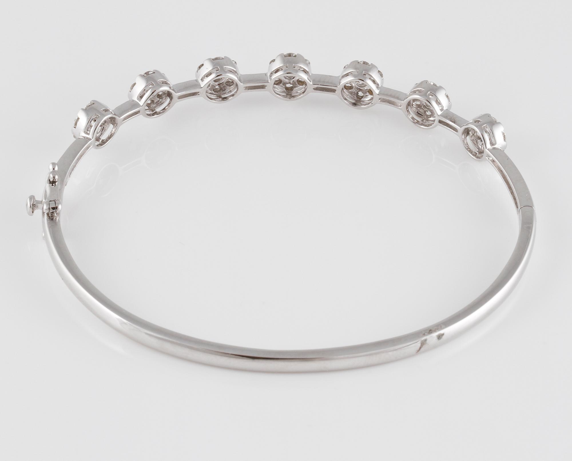 ARMBAND, 18K vitguld med briljantslipade diamanter ca 1,48 ct. Vikt 9,9 gram.