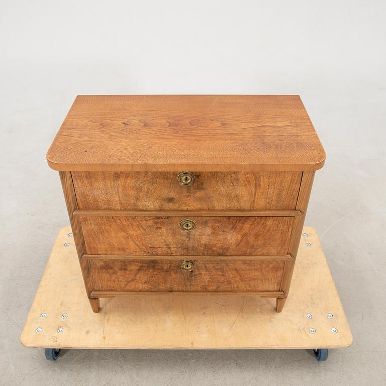 Cabinet, first half of the 20th century.