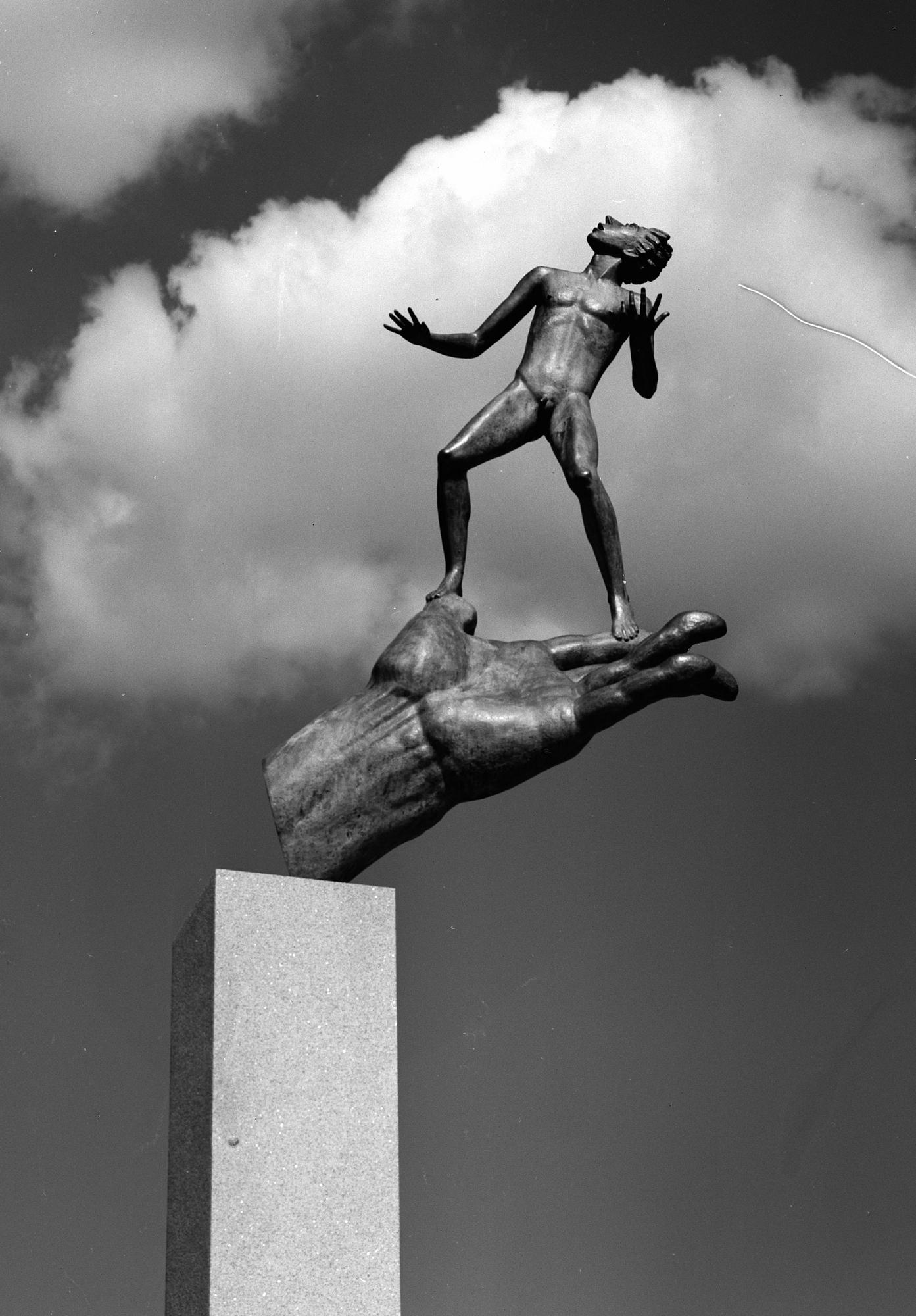 Carl Milles, "The Hand of God".