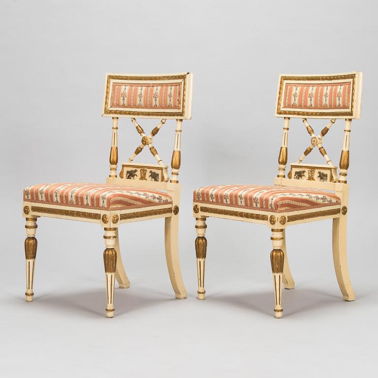 Spegel med konsolbord samt 4 stolar, sengustaviansk stil, 1900-talets början.