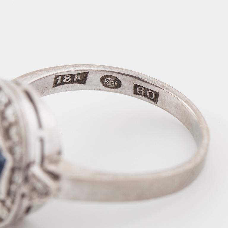 RING, med safirer, gammal- samt åttkantslipade diamanter, Göteborg, 1964.