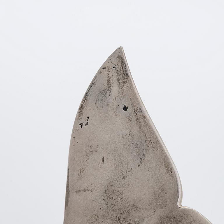 Pekka Piekäinen, "Whale tail", skulptur, sterlingsilver, PlatinOro, Åbo 2006.