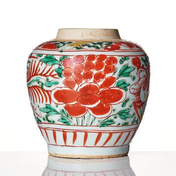 A Transitional wucai jar, 17th Century.
