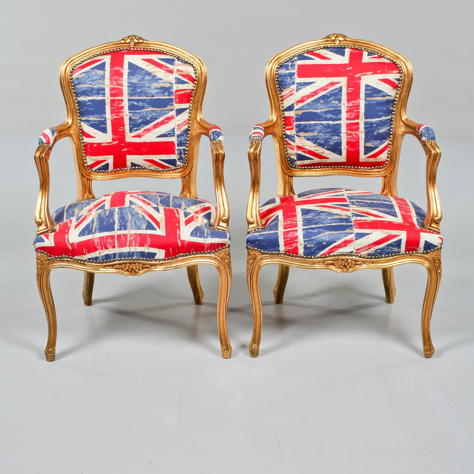 KARMSTOLAR, ett par, rokokostil, 1900-talets andra hälft.