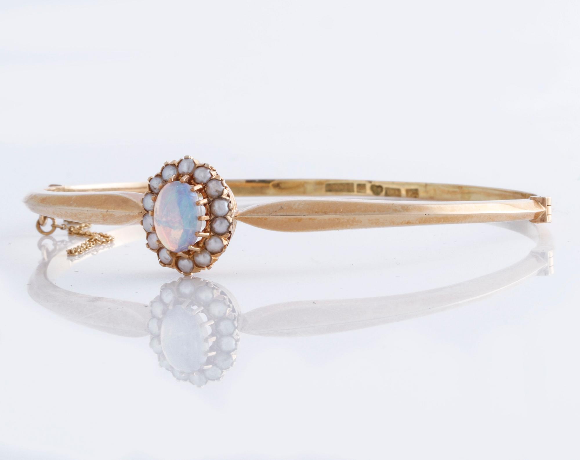 ARMRING, med opal och orientaliska pärlor, Gustav Dahlgren & Co, Malmö, 1917.