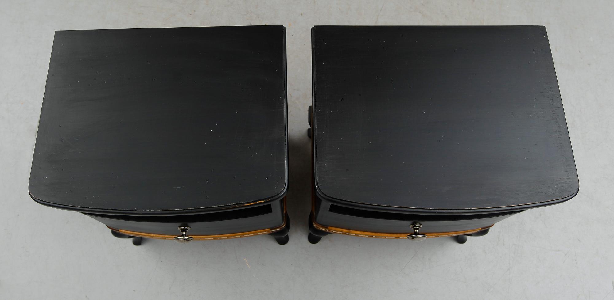 SÄNGBORD, 1 par, 1900-talets första hälft.