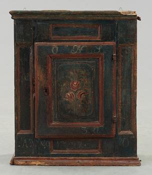 HÄNGSKÅP, allmoge, 1800-tal.