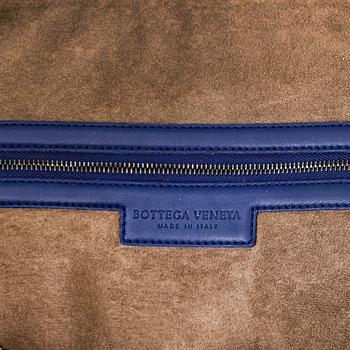A 'Maxi Convertible Bag' in intrecciato nappa  from Bottega Veneta, 2014.