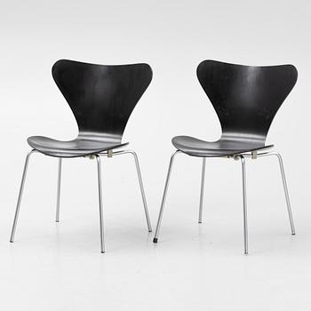 Arne Jacobsen, a set of six model 'Seven' chairs, Fritz Hansen, Denmark.