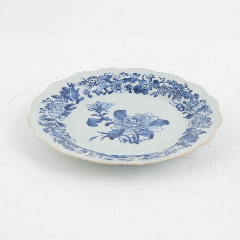 Ten blue and white porcelain plates, China Yongcheng/Qianglong, 18th century.