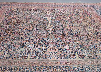 MATTO, an antique/a semi-antique Kerman, ca 384,5-391,5 x 314,5-323 cm.