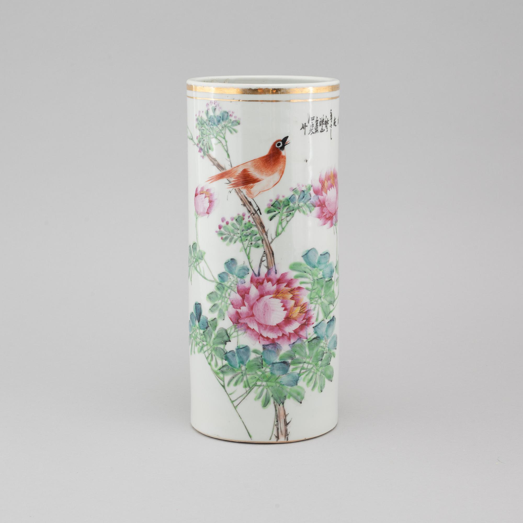 A Chinese brushvase from the beginning of the 20th century.