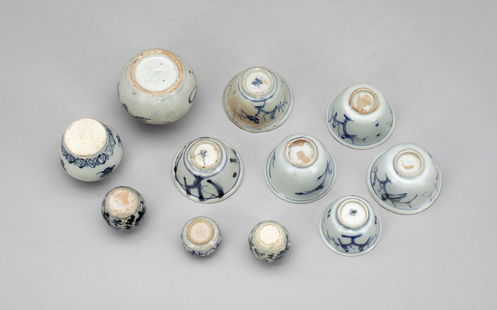 FAT samt KOPPAR och KRUKOR, 15 delar, porslin, Kina. 1800-tal.