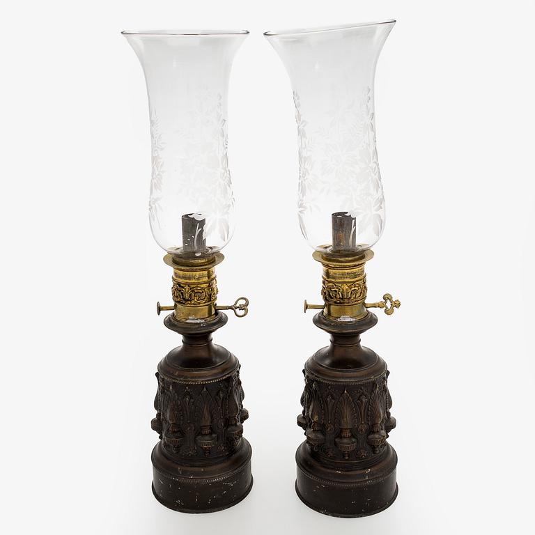 Öljylamppuja, pari, pari, 1800/1900-luku.