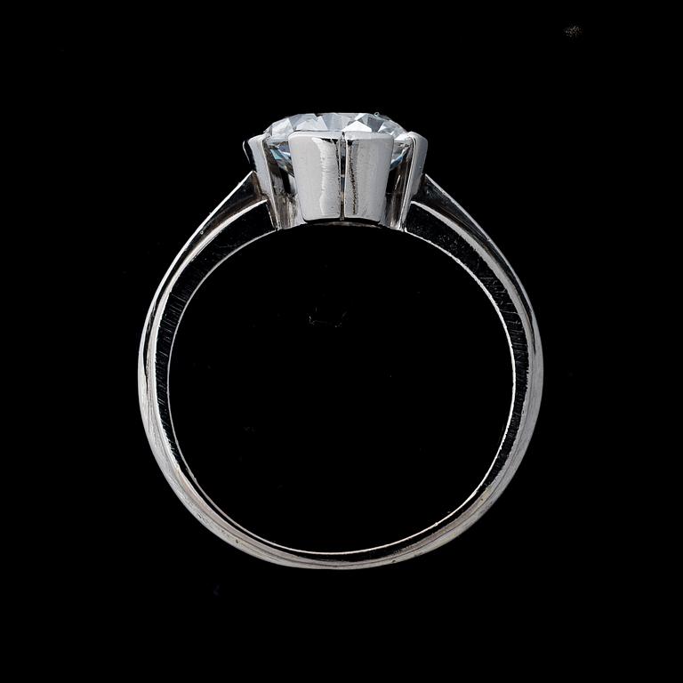 RING, briljantslipad diamant, platina. A. Tillander, Helsingfors.