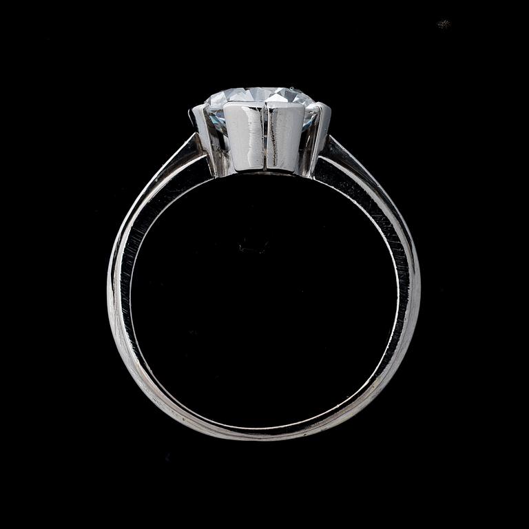 RING, briljantslipad diamant, platina. A. Tillander, Helsingfors.