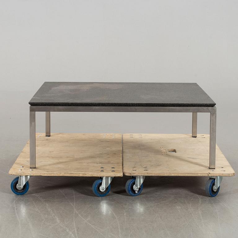 A COFFEE TABLE SECOND HALF OF 20TH CENTURY.