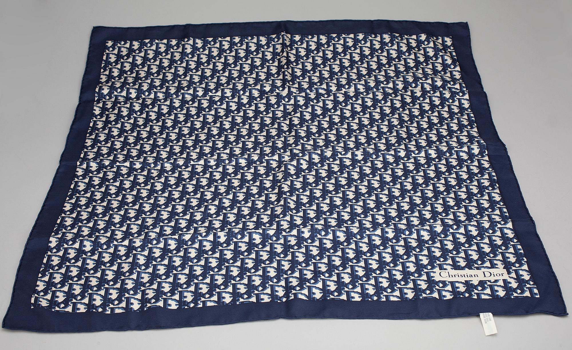 VÄSKA samt SCARF, Dior.