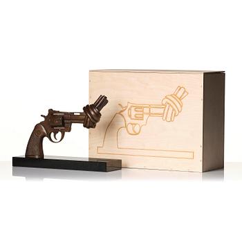 Carl Fredrik Reuterswärd, "Non-Violence".