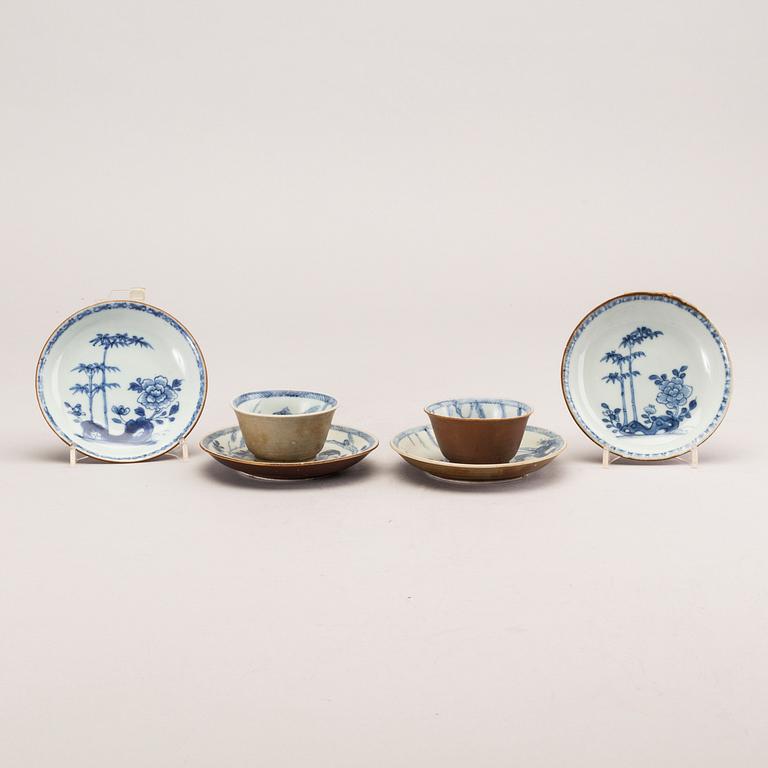 A set of two porcelain cups and saucers and two extra saucers, Qing dynasty, Kangxi (1662-1722).